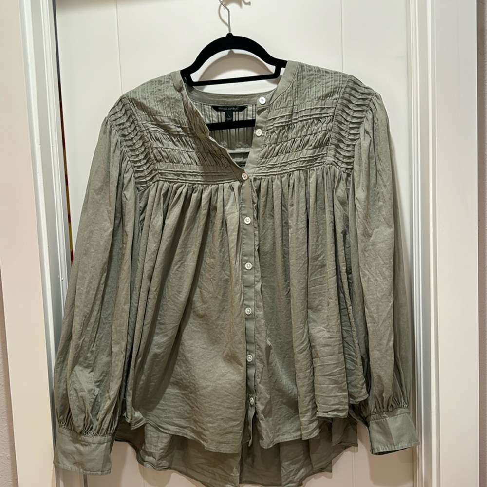 Banana Republic Pintuck Swing Top Size Large Green in Excellent Condition